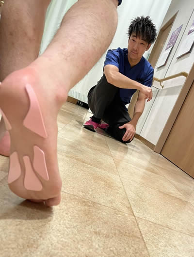 足底パット貼り